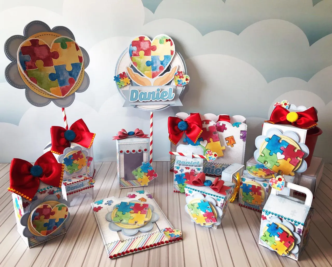 Centro de mesa personalizado com estampa de quebra-cabeça do Autismo nos formatos Studio, PNG e PDF para scrapfesta.