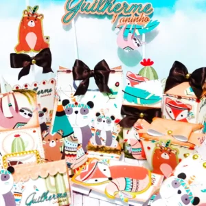 Centro de mesa personalizado no tema Bosque nos formatos Studio e PDF para decoração de festa infantil.