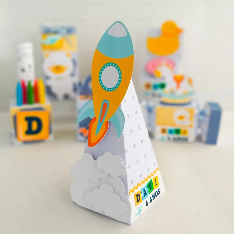 Kit digital de personalizados para centro de mesa no tema Brinquedos Antigos nos formatos Silhouette Studio e PDF.
