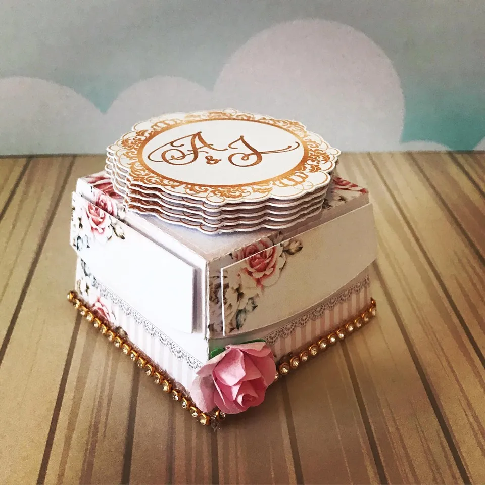 Lembrancinhas de casamento e apliques decorativos prontos para recortar em formatos digitais.