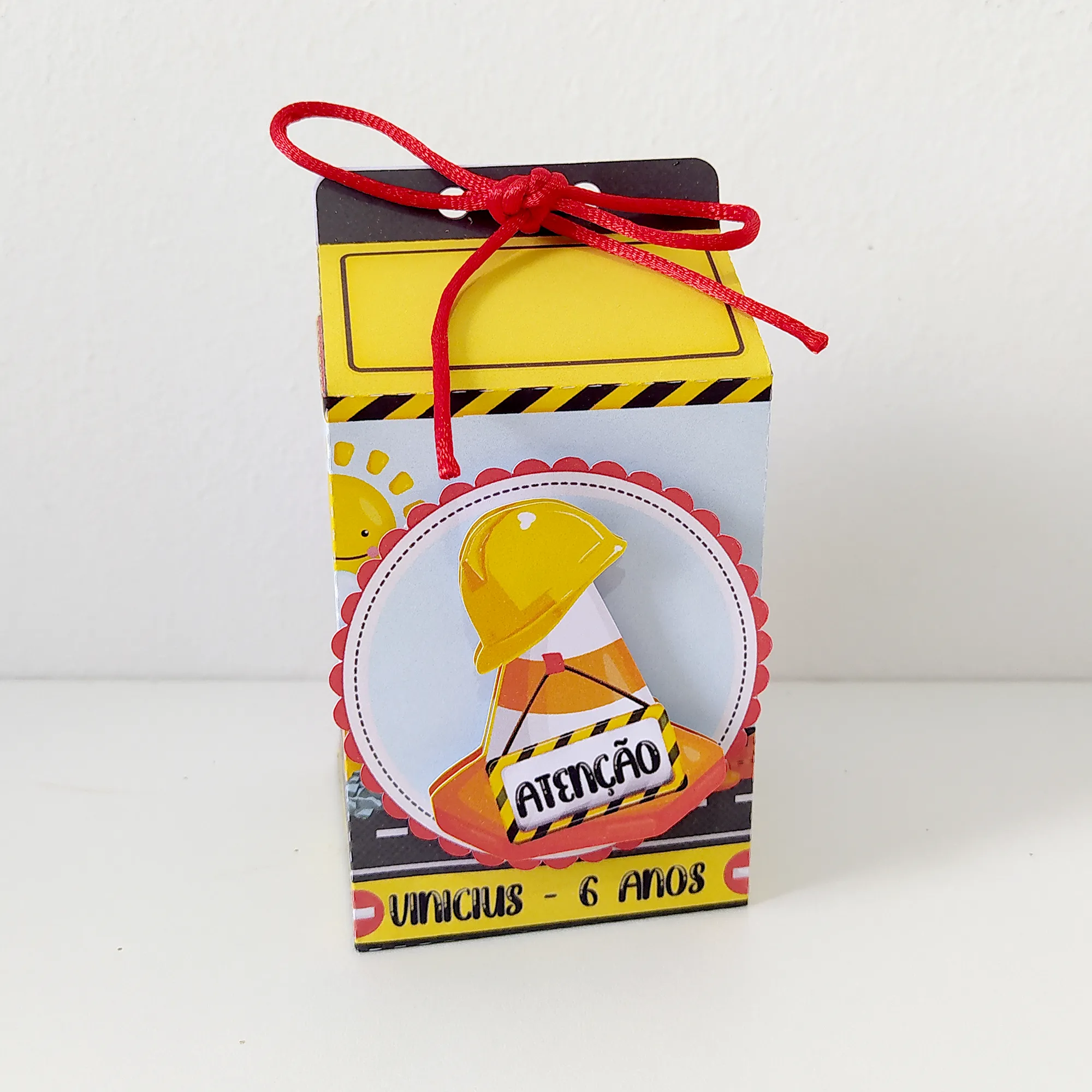 Centro de mesa personalizado para aniversário no tema construtor em arquivo digital Studio, PNG e PDF.