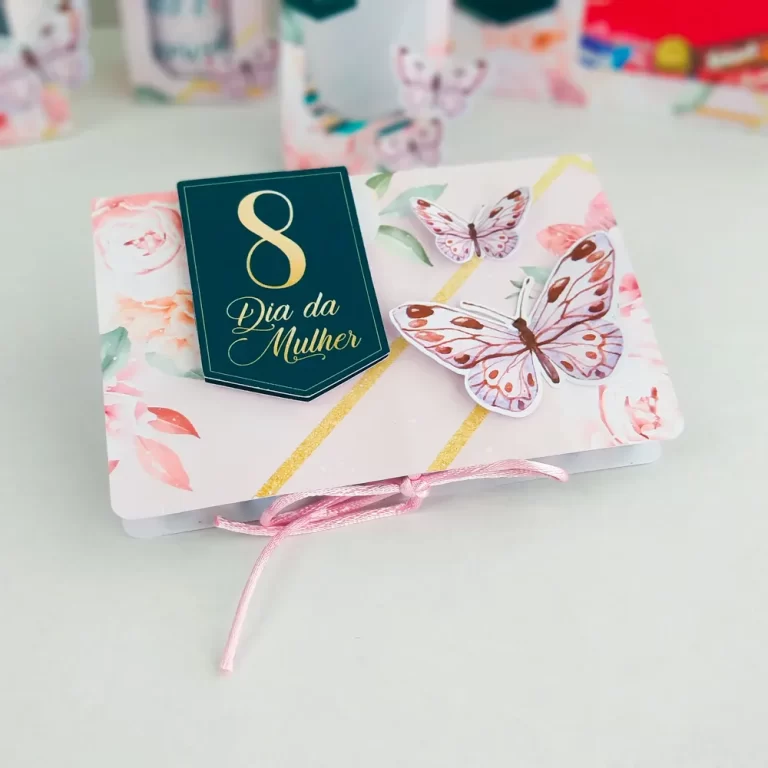 Enfeite de mesa para imprimir do tema Dia da Mulher em formatos digitais Studio e PDF.