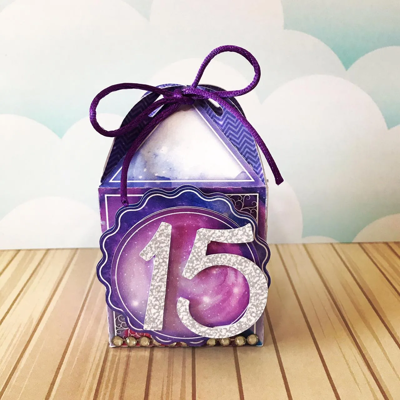 Kit digital de personalizados para centro de mesa no tema Galáxia nos formatos Silhouette Studio, PNG e PDF.