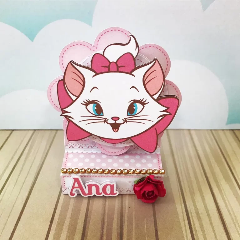 Enfeite de mesa para imprimir do tema Gatinha Marie Charmosa em formatos digitais Studio, PNG e PDF.