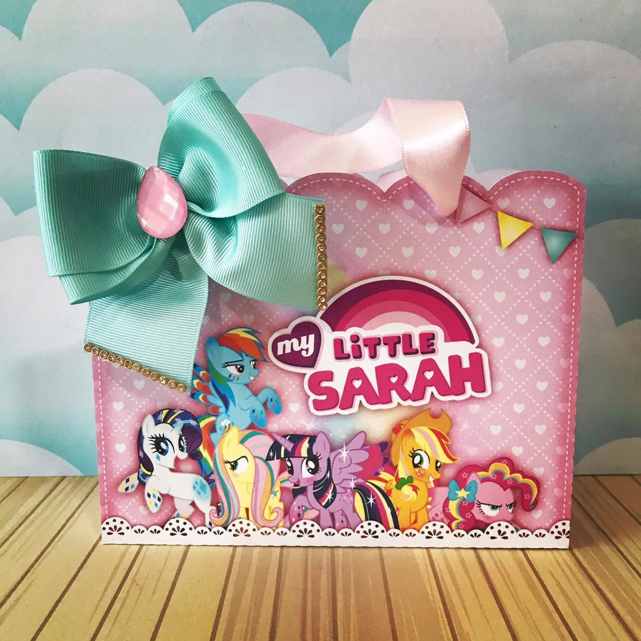 Cachepô e mimos decorativos do tema My Little Pony para recortar nos formatos Studio, PNG e PDF.
