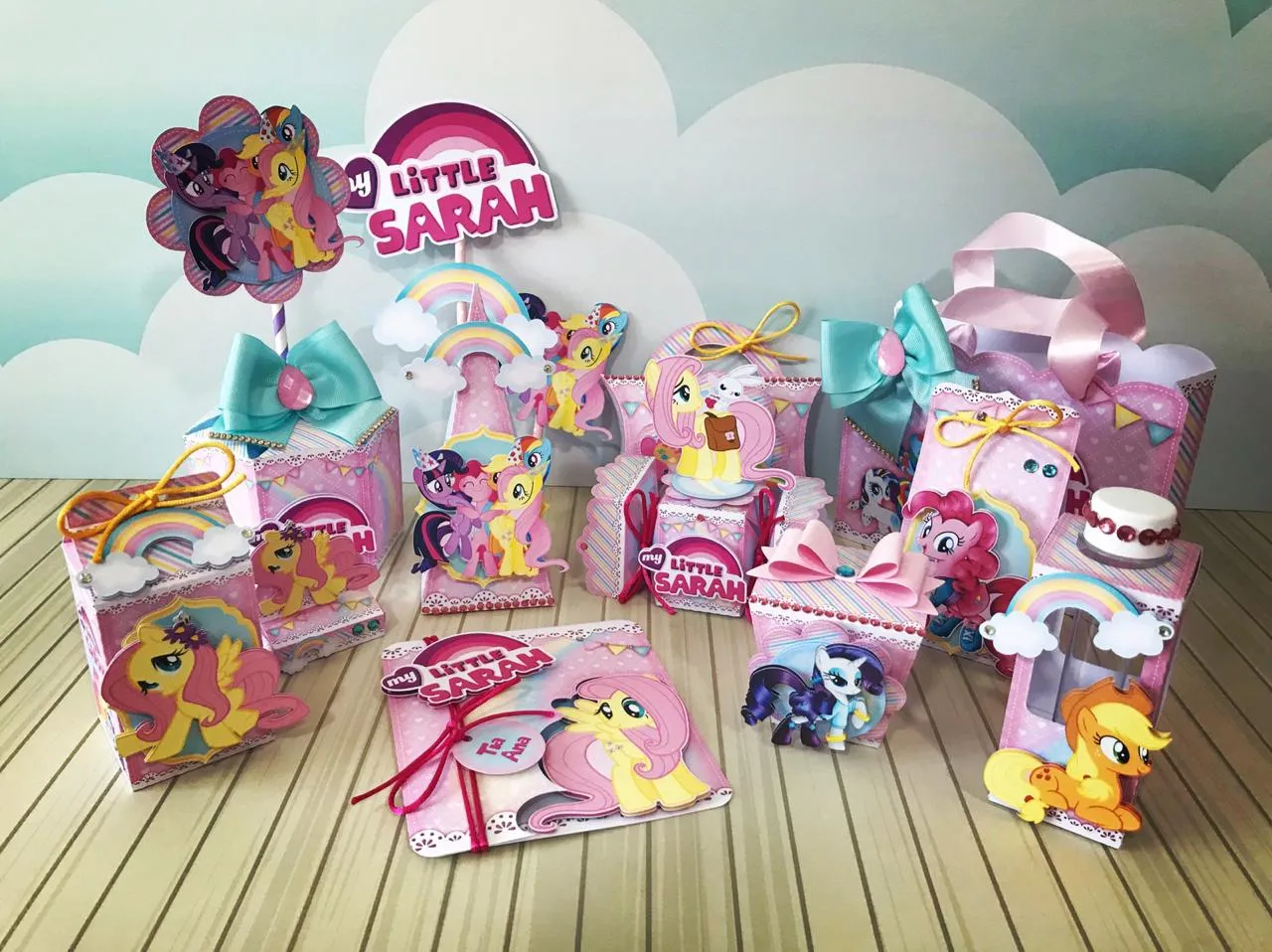 Kit digital de personalizados para centro de mesa de festa infantil My Little Pony nos formatos Silhouette Studio, PNG e PDF.