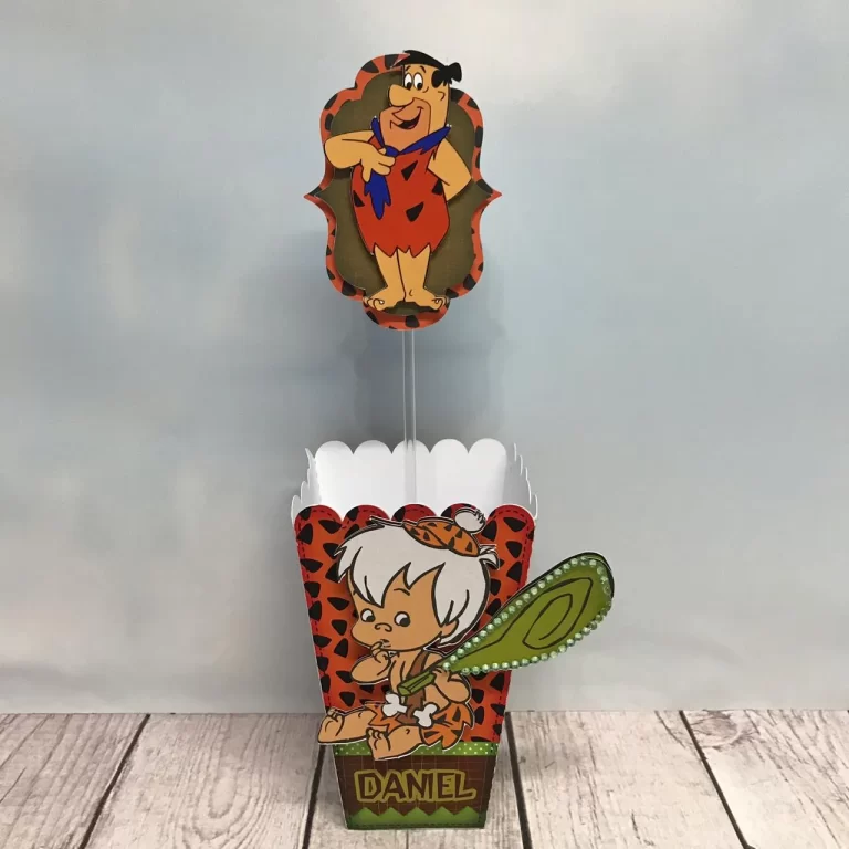 Moldes de scrapfesta para enfeite de mesa do tema Os Flintstones nos formatos digitais Studio e PDF.