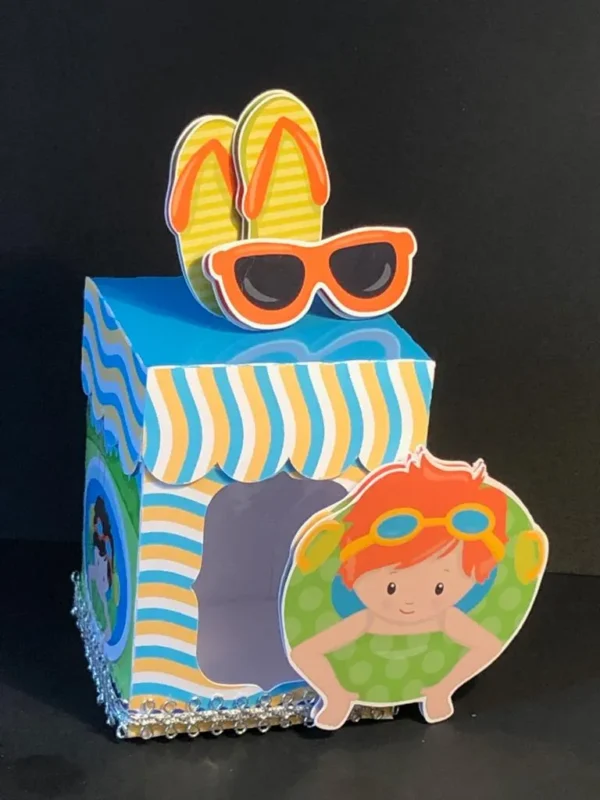 Centro de mesa personalizado para aniversário no tema Pool Party em arquivo digital Studio e PDF.