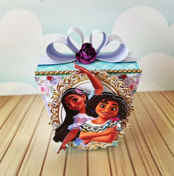 Design de corte para festa de aniversário no tema filme Encanto em formatos Studio e PDF.