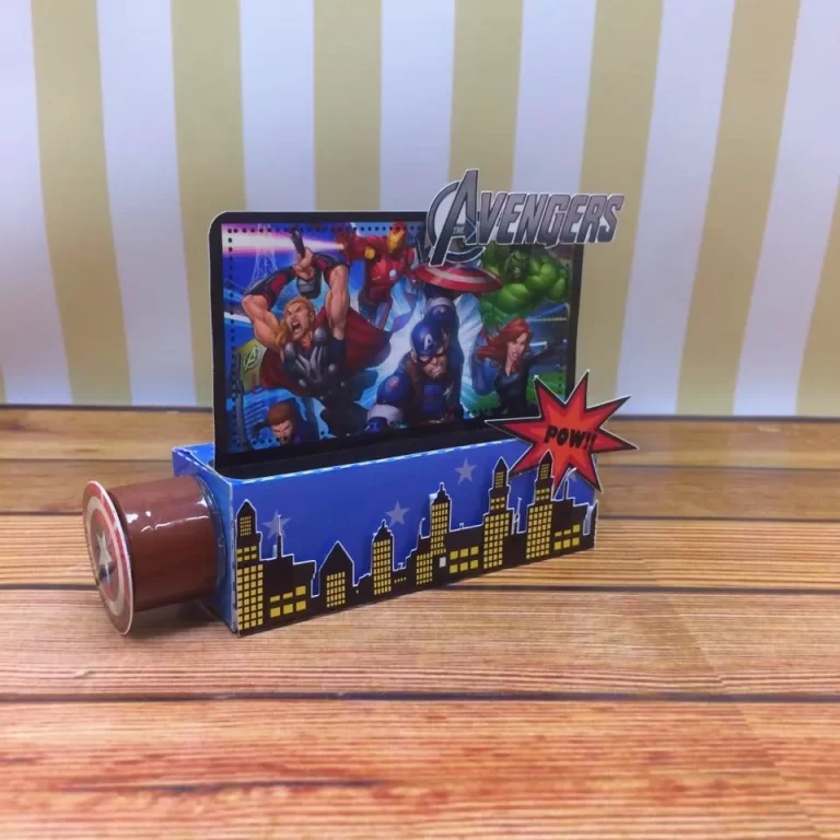 Kit de arquivos digitais para personalizados de aniversário infantil tema Vingadores com corte digital.