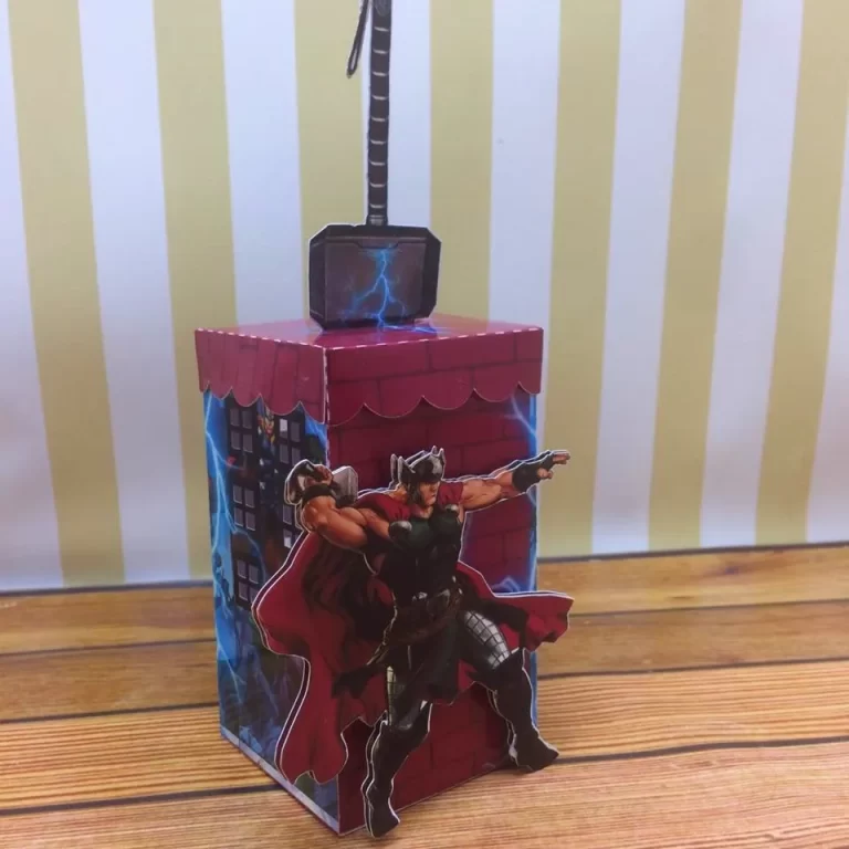 Itens personalizados para festa infantil Vingadores em arquivo digital Silhouette Studio.