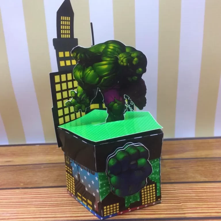 Topper de bolo e elementos de decoração festa infantil tema Vingadores prontos para recortar na Silhouette.
