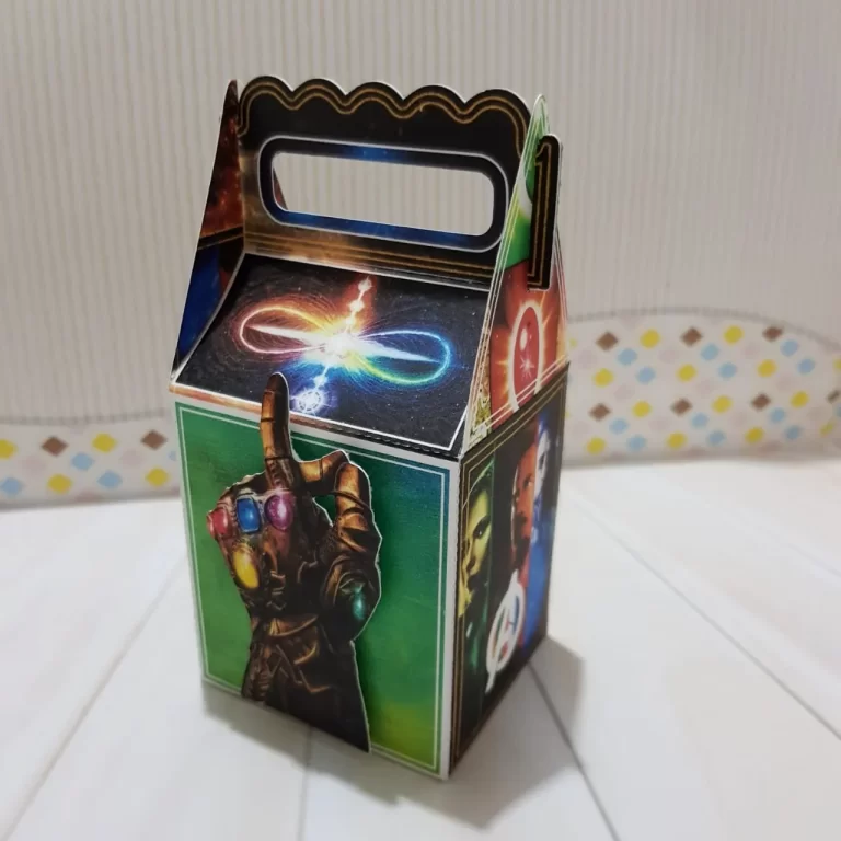 Kit de arquivos digitais para personalizados de decoração de festa tema Os Vingadores com corte digital e manual.
