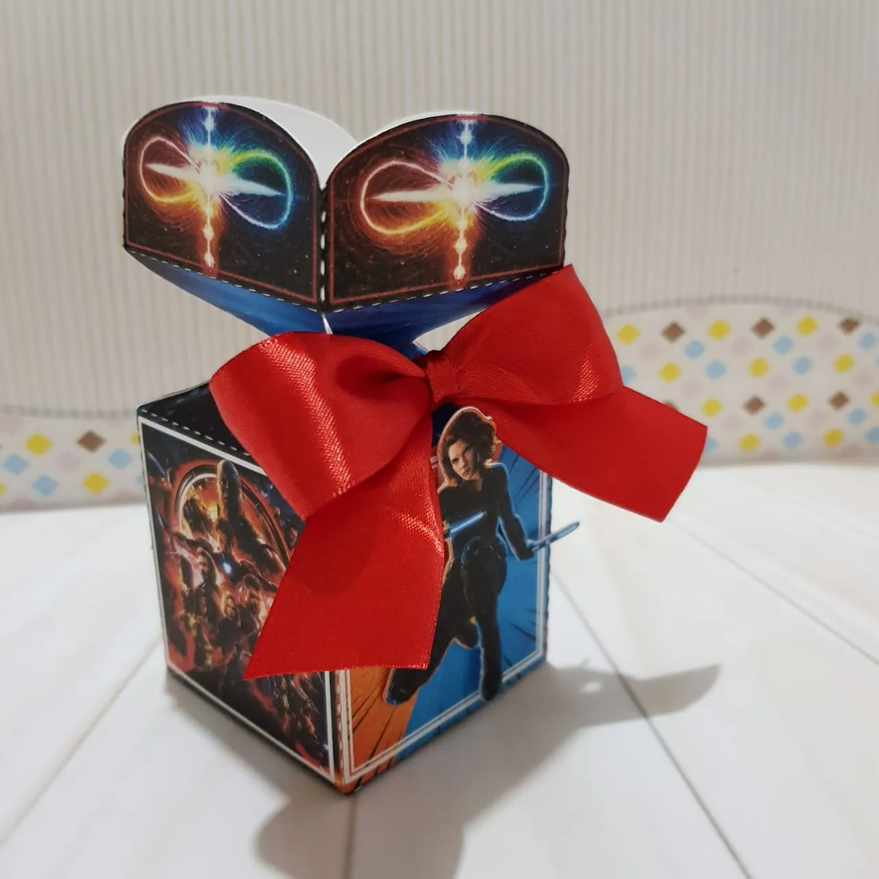 Itens personalizados para decoração de festa Os Vingadores em arquivo digital Studio e PDF.