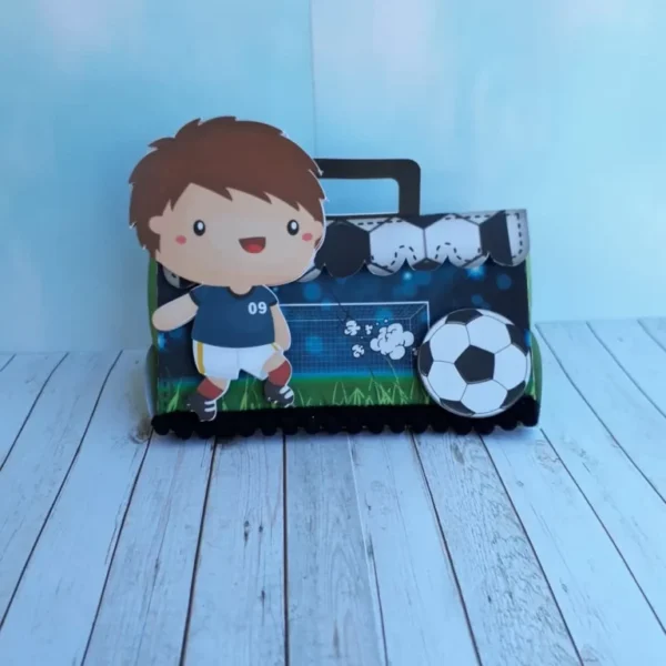 Kit de arquivos digitais para personalizados de aniversário infantil tema futebol com corte digital e manual.