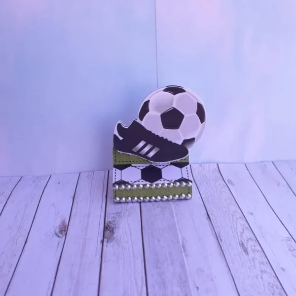 Itens personalizados para festa infantil de futebol em arquivo digital Studio e PDF.