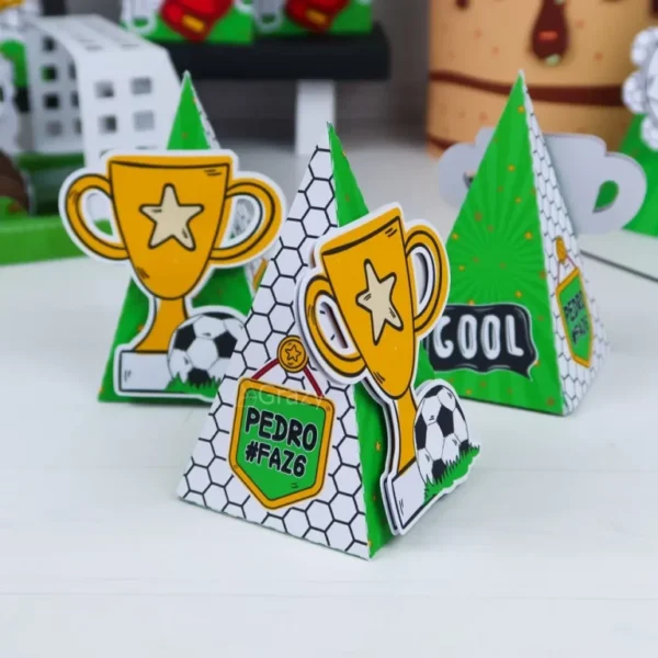 Itens personalizados para festa infantil de futebol em arquivo digital Studio e PDF.