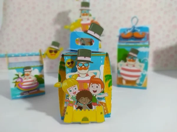 Kit de arquivos digitais para personalizados de aniversário tema Bita na Praia com corte digital e manual.