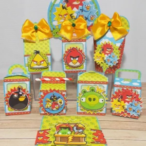 Kit digital de personalizados para decoração de festa Angry Birds nos formatos Silhouette Studio e PDF.