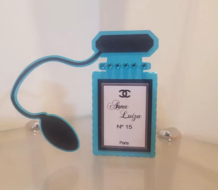 Kit digital de personalizados para decoração de festa de 15 anos na cor azul em formato Silhouette Studio.