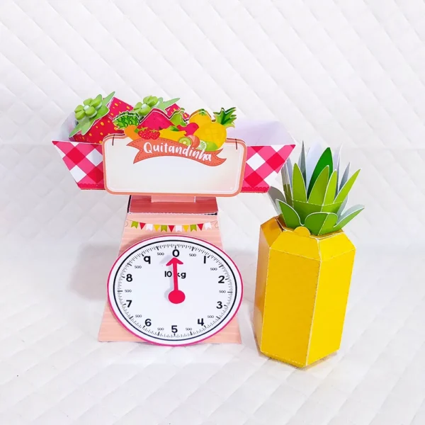 Moldes digitais com elementos de barraquinhas e frutas para decoração de festa quitandinha em Studio e PDF.