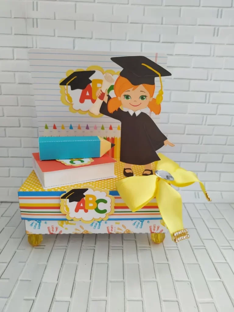 Moldes práticos de scrapfesta para personalizados de formatura escolar em formatos Studio, PNG e PDF.