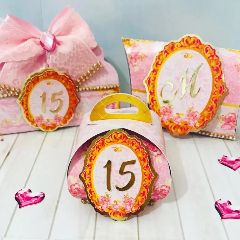 Moldes práticos de scrapfesta para lembrancinhas de 15 anos rosa em formato Studio e PDF.