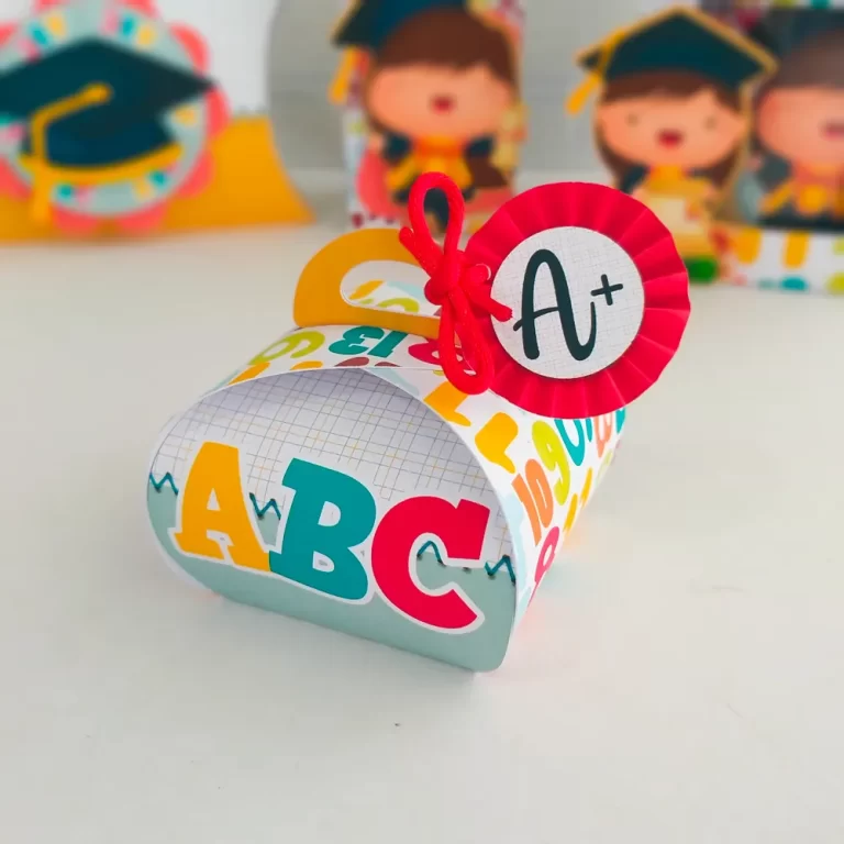 Moldes fáceis de scrapfesta para personalizados de formatura de criança em formatos Studio e PDF.
