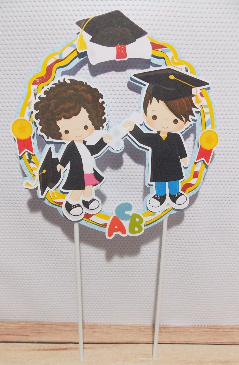 Enfeites de mesa, tags e apliques de formatura infantil prontos para recortar em Studio e PDF.