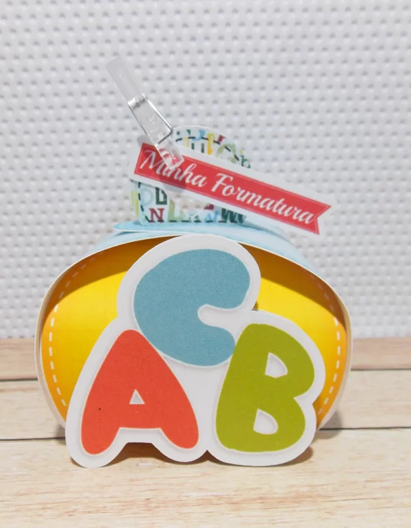 Moldes de caixas e enfeites para mesa de formatura infantil nos formatos Silhouette Studio e PDF.