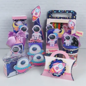 Kit digital de personalizados para Festa Astronauta Menina nos formatos Studio, PNG e PDF para decoração infantil.