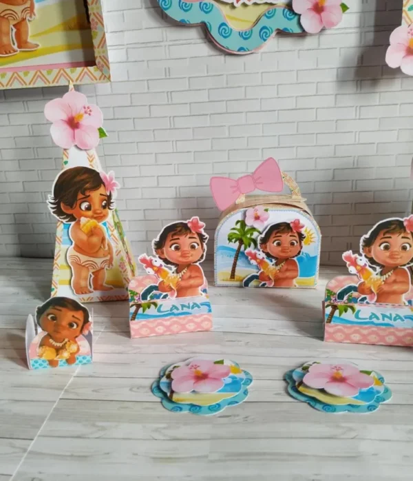 Itens personalizados para decoração de aniversário Moana em arquivo digital Studio e PDF.