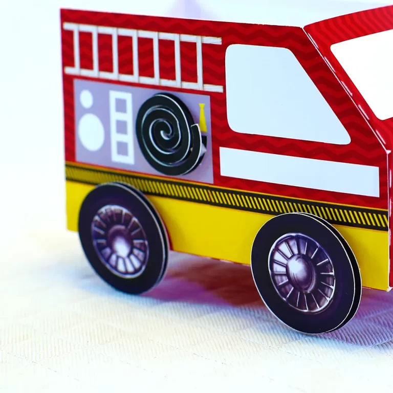 Caixinhas personalizadas inspiradas em bombeiros prontas para recorte nos formatos Studio e PDF.