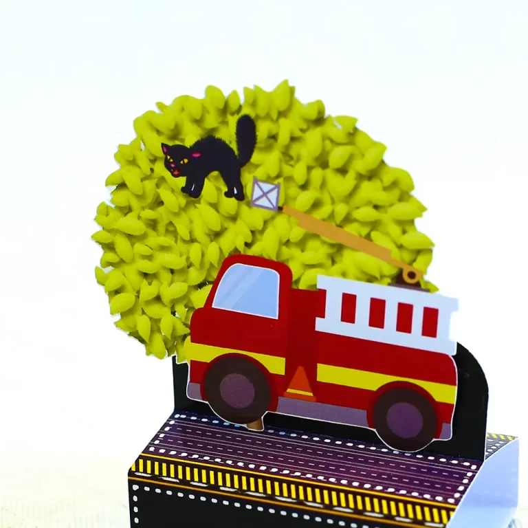 Kit digital de personalizados para festa infantil no tema Bombeiros nos formatos Silhouette Studio e PDF.