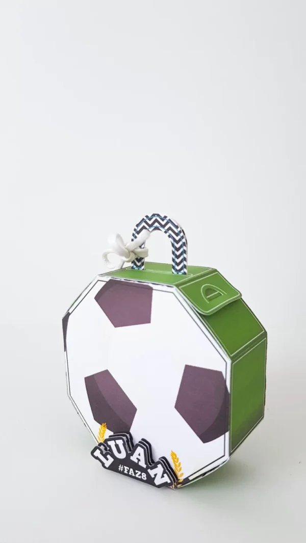 Kit de arquivos digitais para personalizados de aniversário tema futebol com corte digital e manual.
