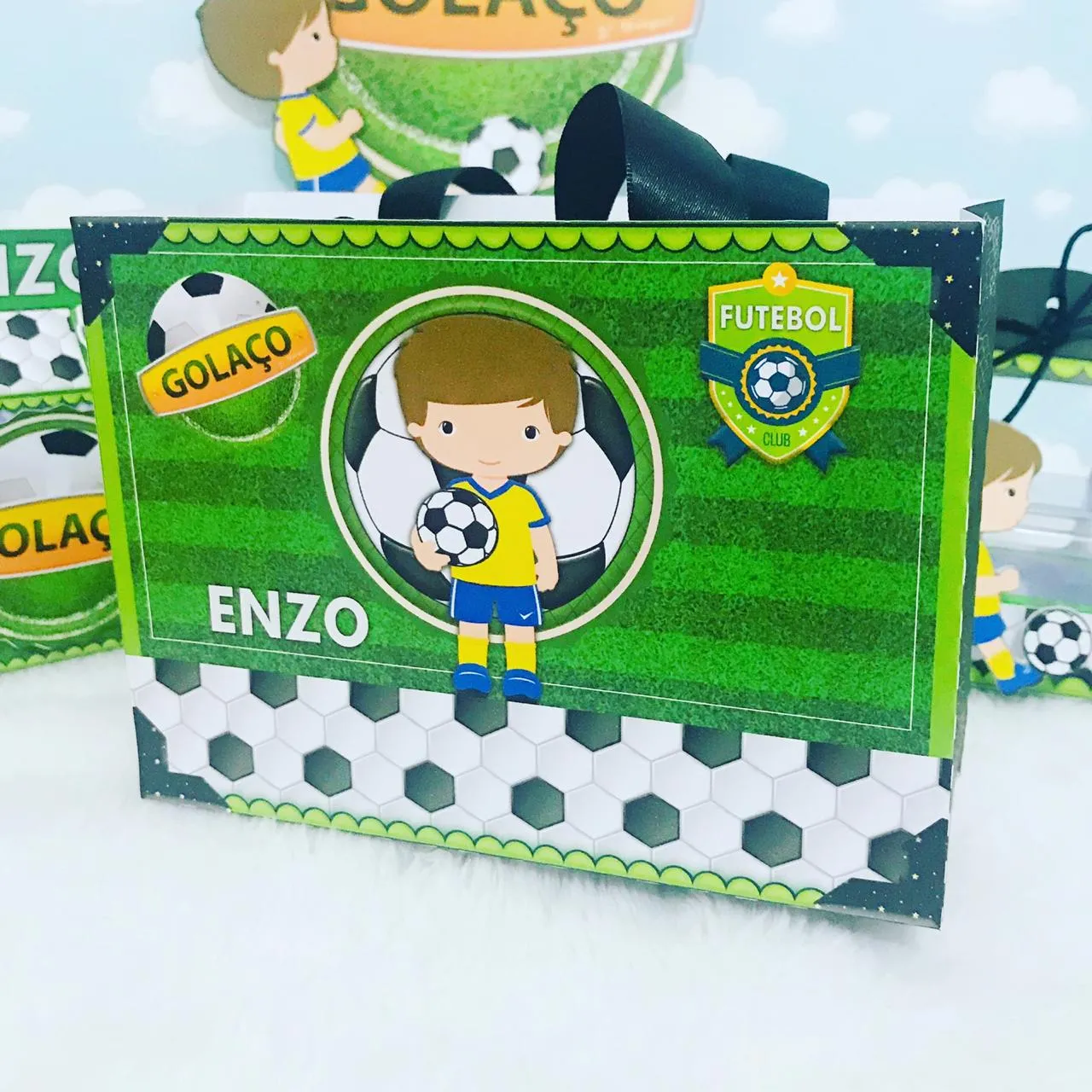 Itens de aniversário e elementos de decoração tema futebol prontos para imprimir e recortar.