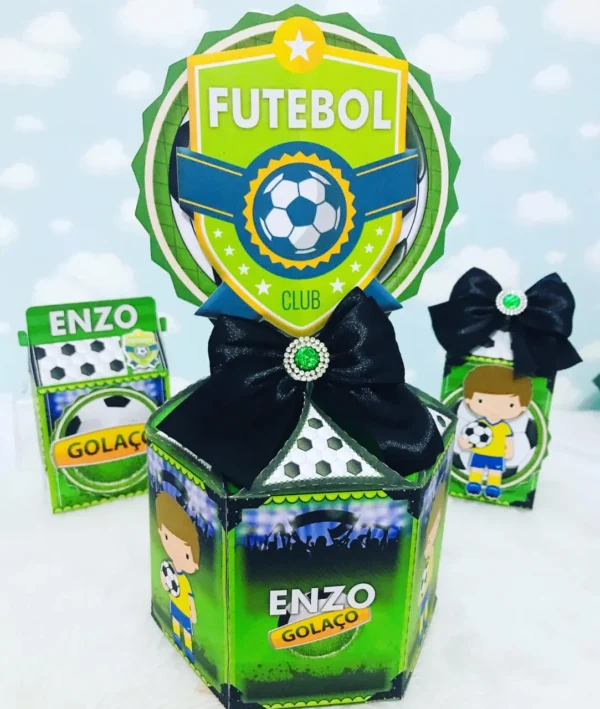 Design de corte para festa de aniversário no tema futebol em formatos Studio e PDF.