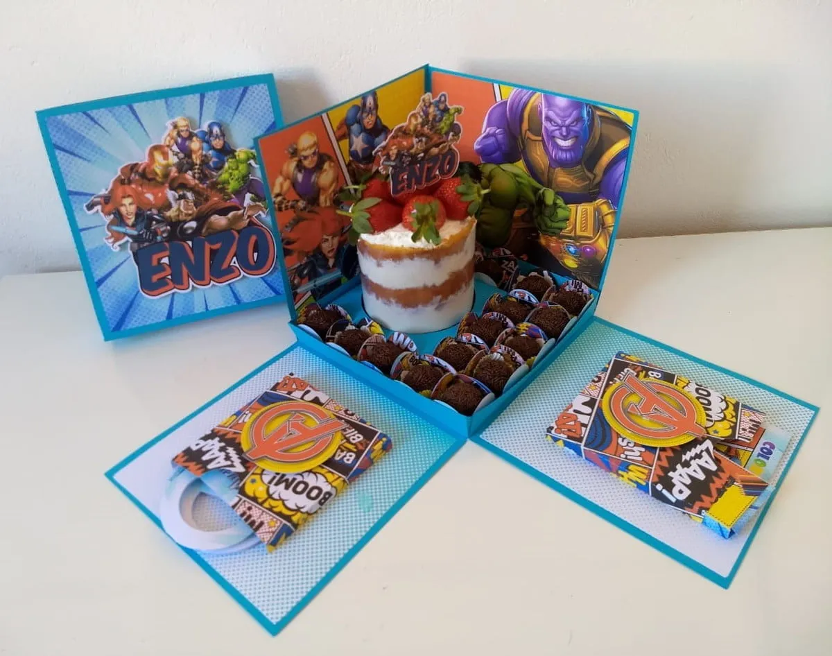 Kit de arquivos digitais para personalizados de festa na caixa tema Vingadores com corte digital.