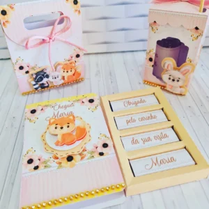 Kit digital de personalizados no tema Maternidade Tema Bosque nos formatos Studio e PDF para lembrancinhas e decoração.