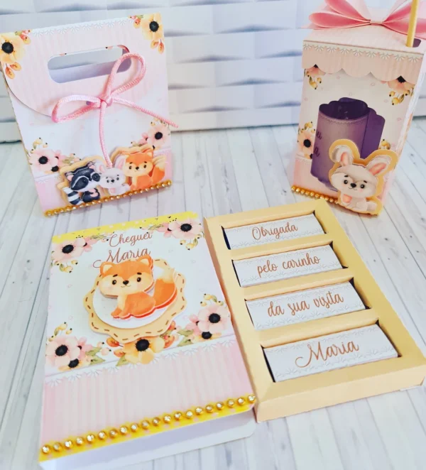 Kit digital de personalizados no tema Maternidade Tema Bosque nos formatos Studio e PDF para lembrancinhas e decoração.