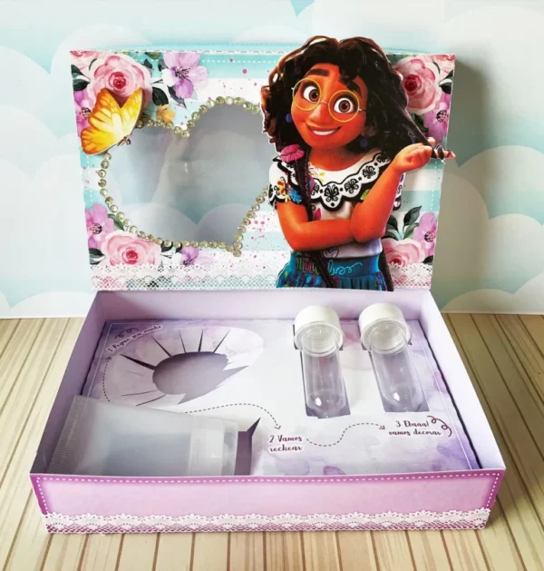 Itens personalizados para kit confeiteiro de aniversário Encanto em arquivo digital Studio e PDF.