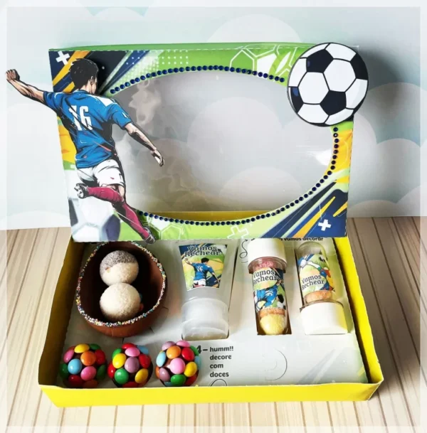 Arquivo digital de corte para kit mini confeiteiro no tema futebol em formatos Studio, PNG e PDF.