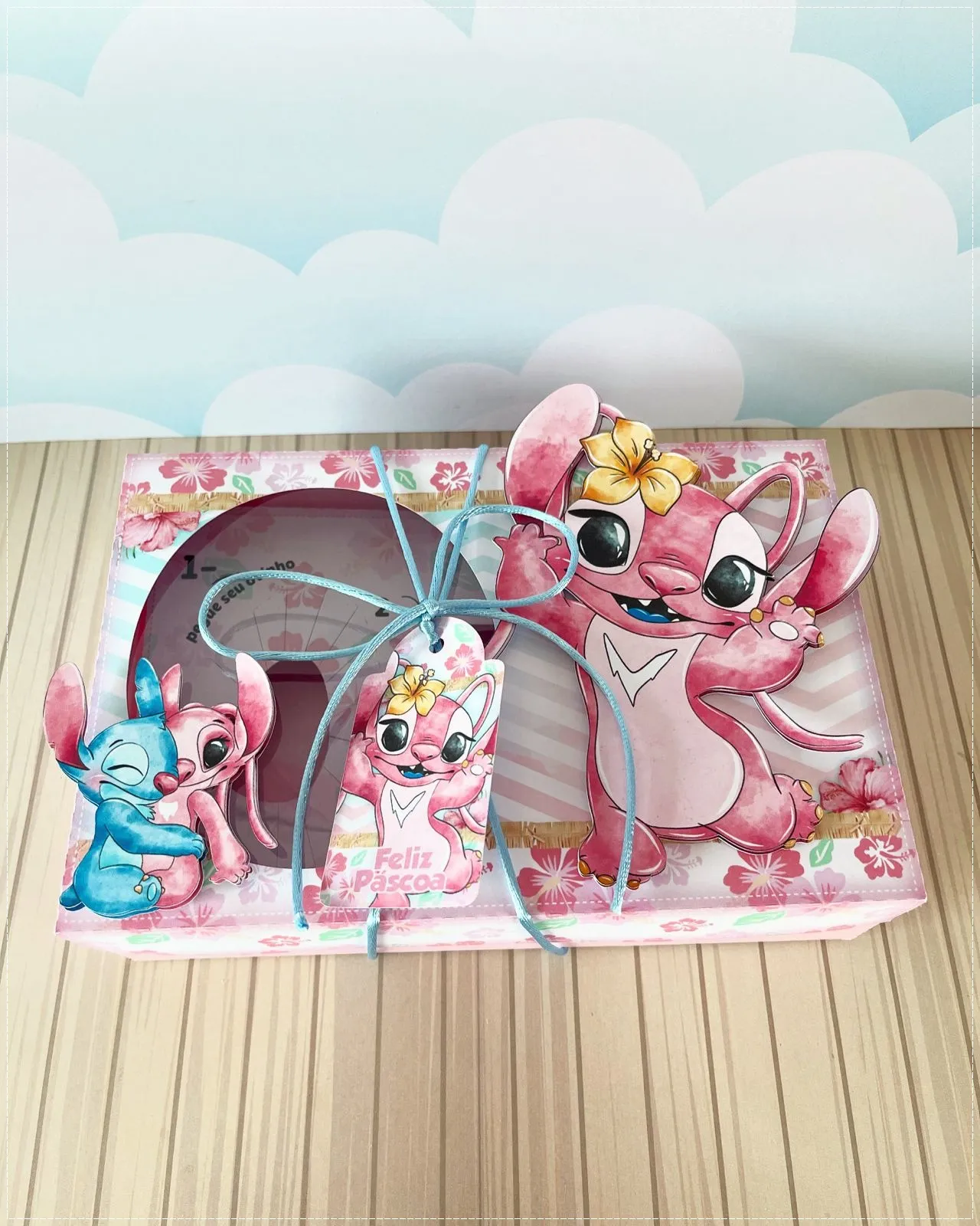 Enfeites, tags e embalagens do kit mini confeiteiro Stitch e Angel nos formatos Studio, PNG e PDF.