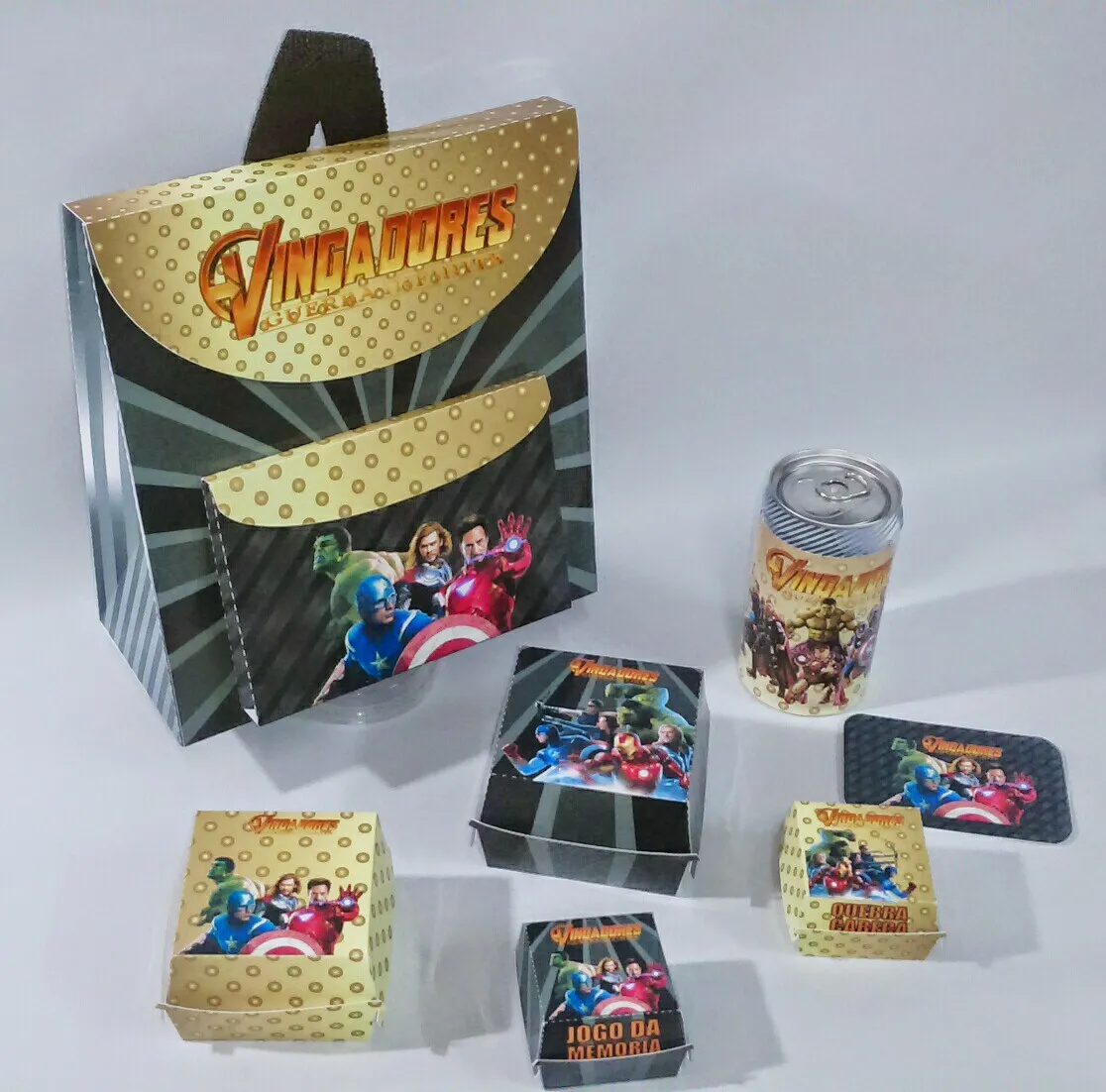 Arquivo digital de corte para kit mochila e lancheira personalizada no tema Vingadores em formatos Studio e PDF.