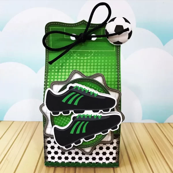 Design de corte para festa de aniversário infantil no tema futebol em Studio e PDF.
