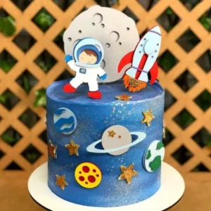 Topo de bolo para imprimir do tema Astronauta e Galáxia em formato Studio para decoração de festa infantil.
