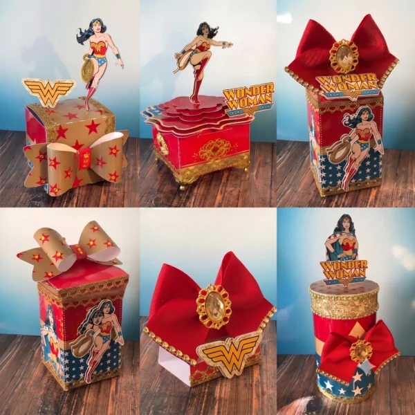 Topper de bolo com o símbolo da Mulher Maravilha, estrelas douradas e tiara real em camadas tridimensionais azuis e vermelhas para decoração de festa infantil em arquivo digital de corte.