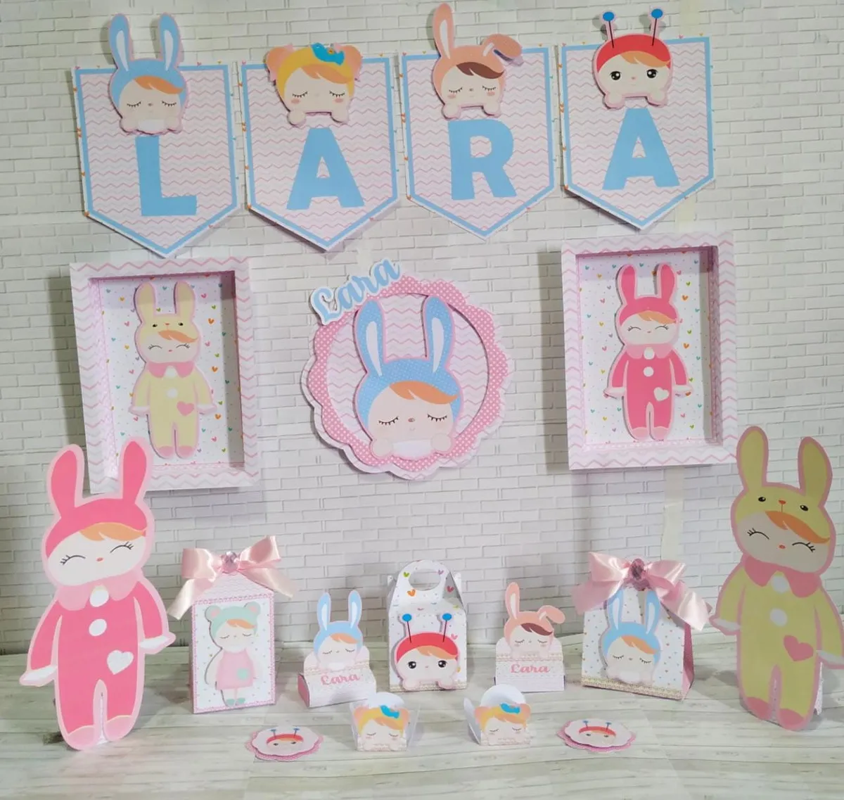 Kit de personalizados e topper para decoração de festa infantil tema Boneca Metoo em arquivo digital.