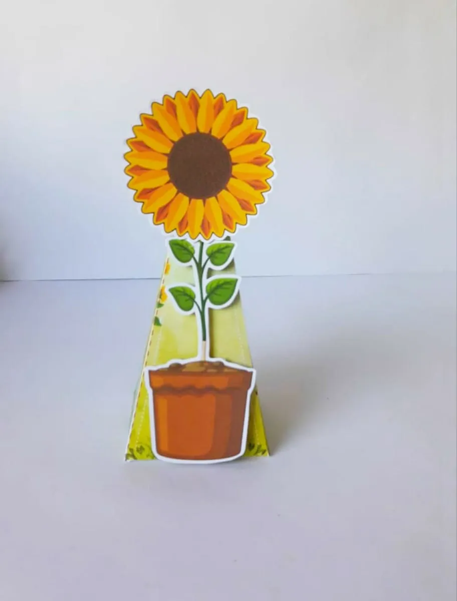 Elementos decorativos e topper para decoração de festas com o tema Girassol em Studio e PDF.