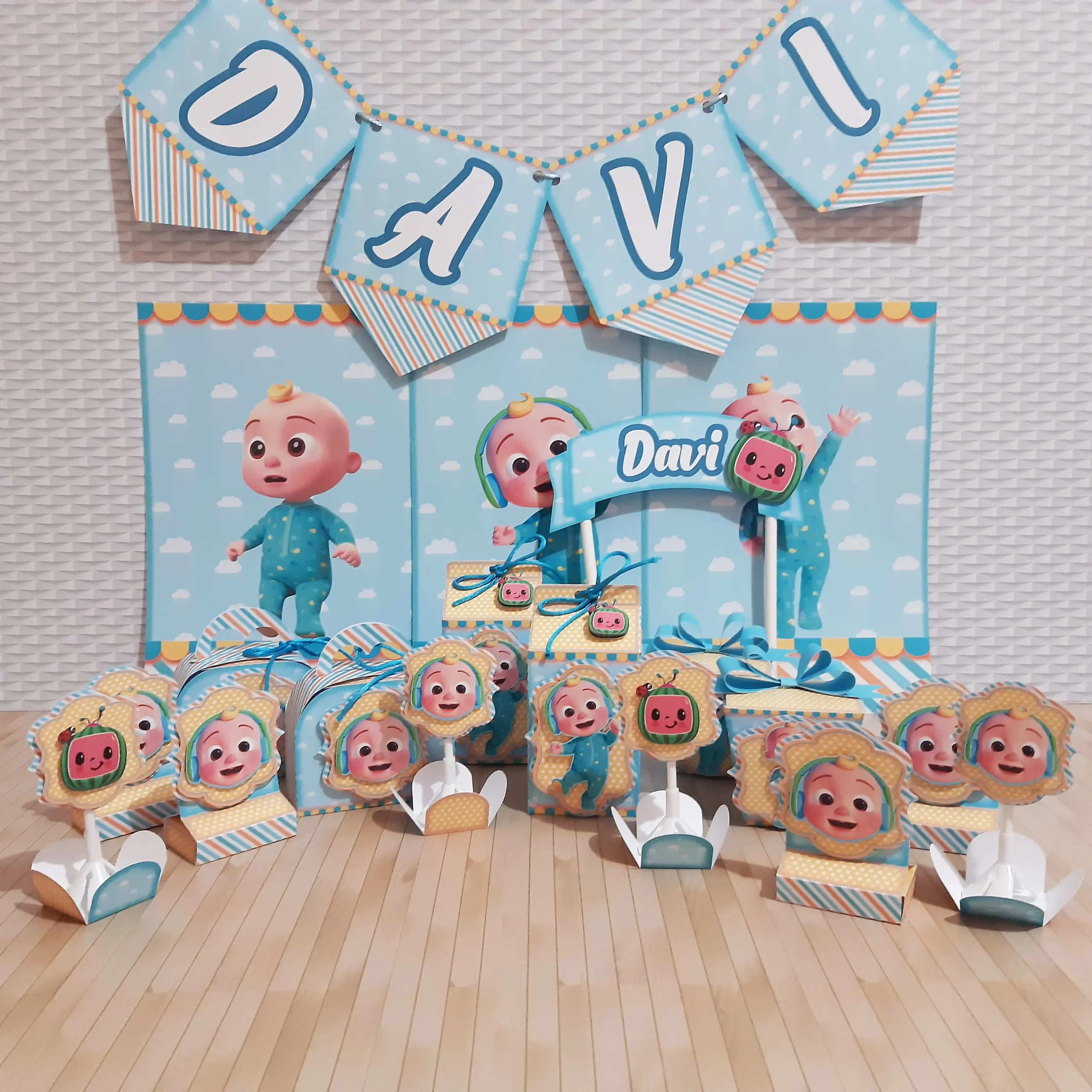 Kit digital de personalizados infantis para Aniversário Tema Cocomelon em Studio e PDF.